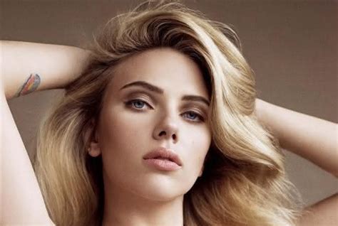 scarlett johansson boob|Scarlett Johansson tem os seios mais bonitos de Hollywood